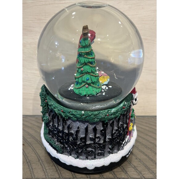 The Nightmare Before Christmas Musical Waterball Snow Globe Waterglobe SAlly tre - Picture 4 of 6